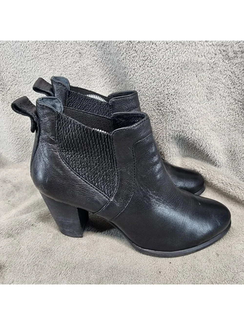 UGG Shoes Womens Size 11 Black Leather Cobie Chelsea Ankle Boots *Read*